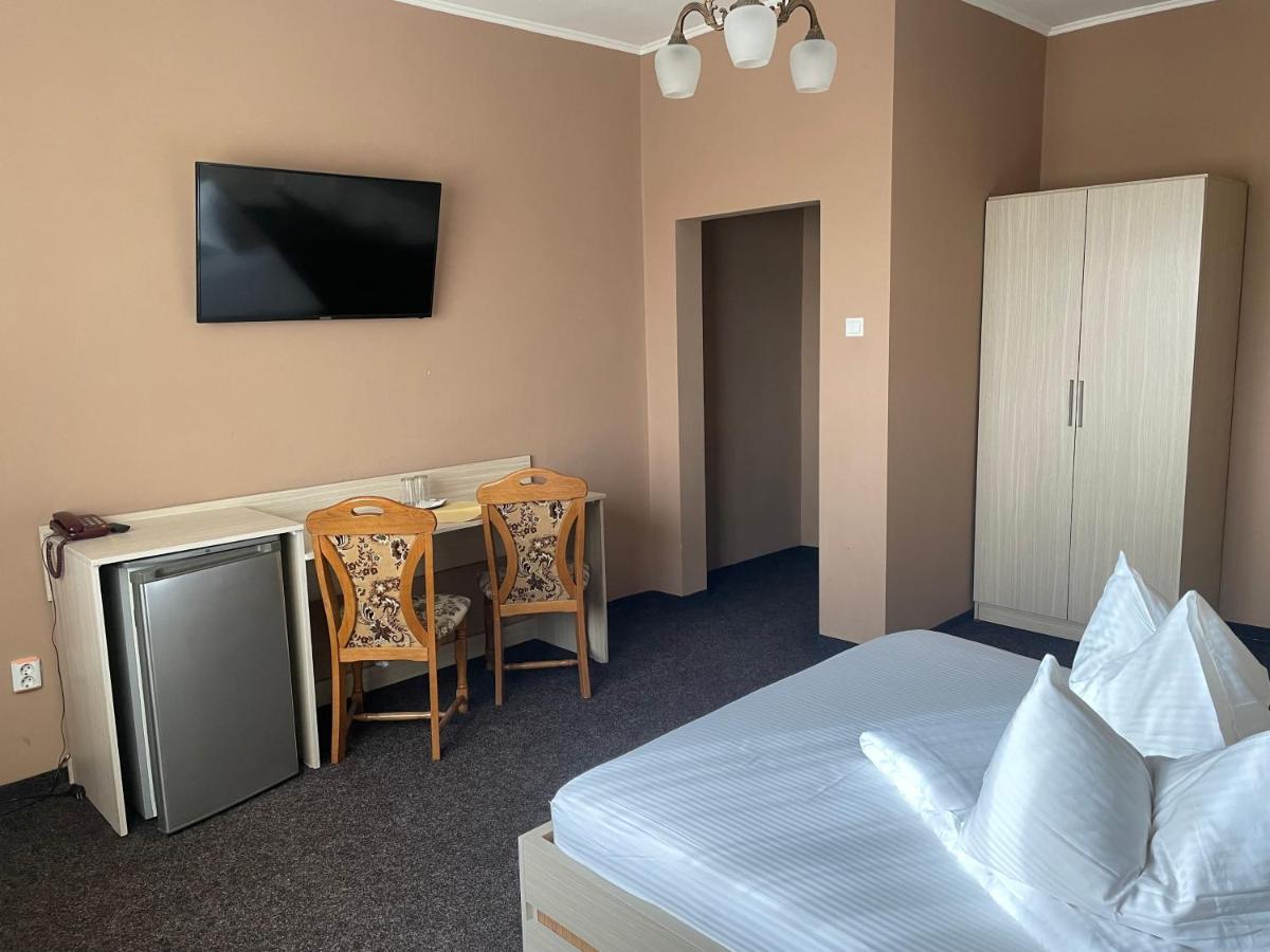 Pension Regal Satu Mare Exteriör bild