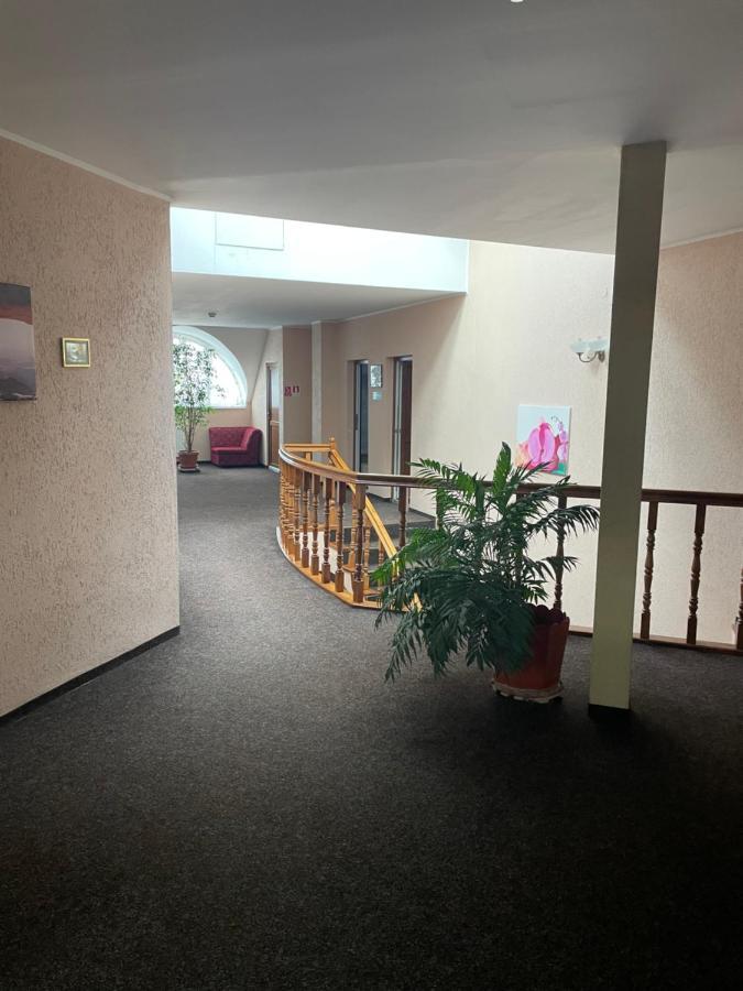 Pension Regal Satu Mare Exteriör bild