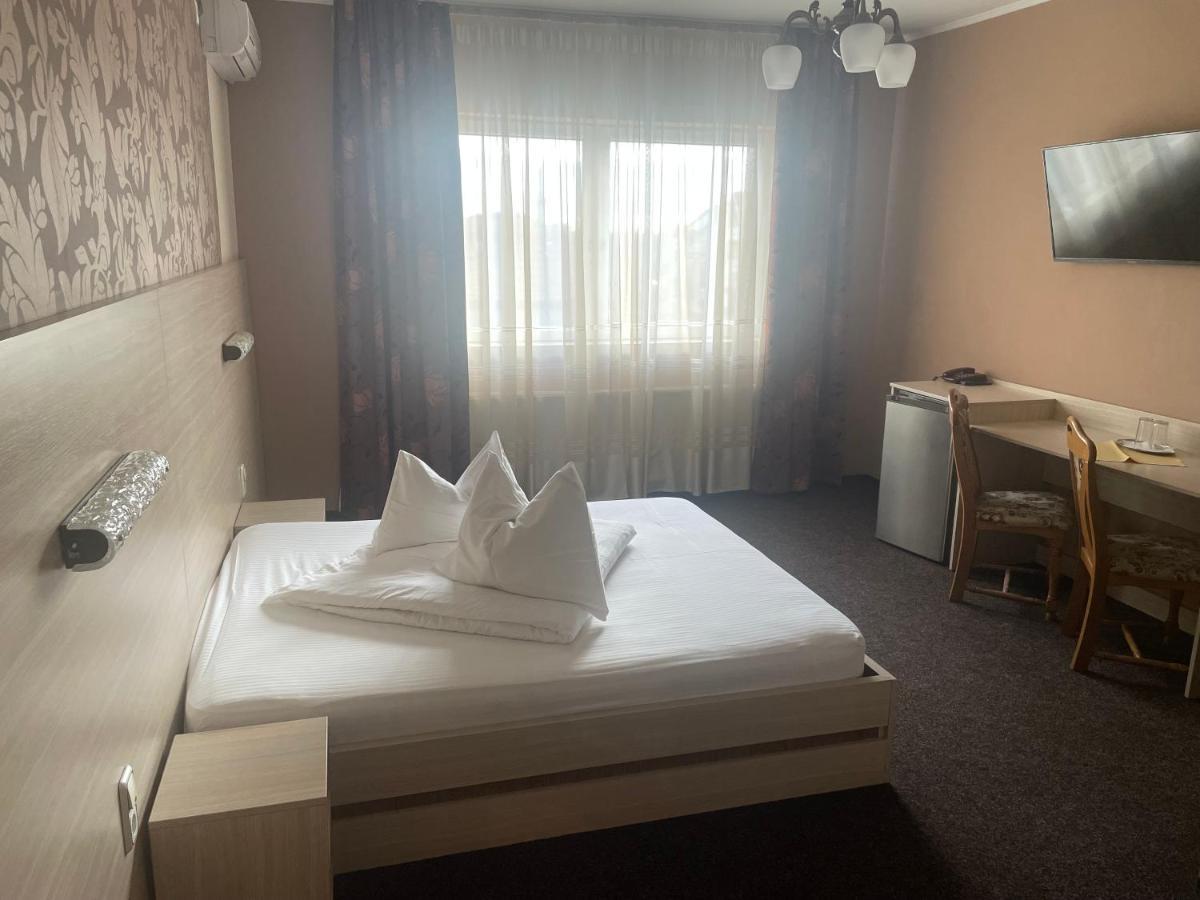 Pension Regal Satu Mare Exteriör bild