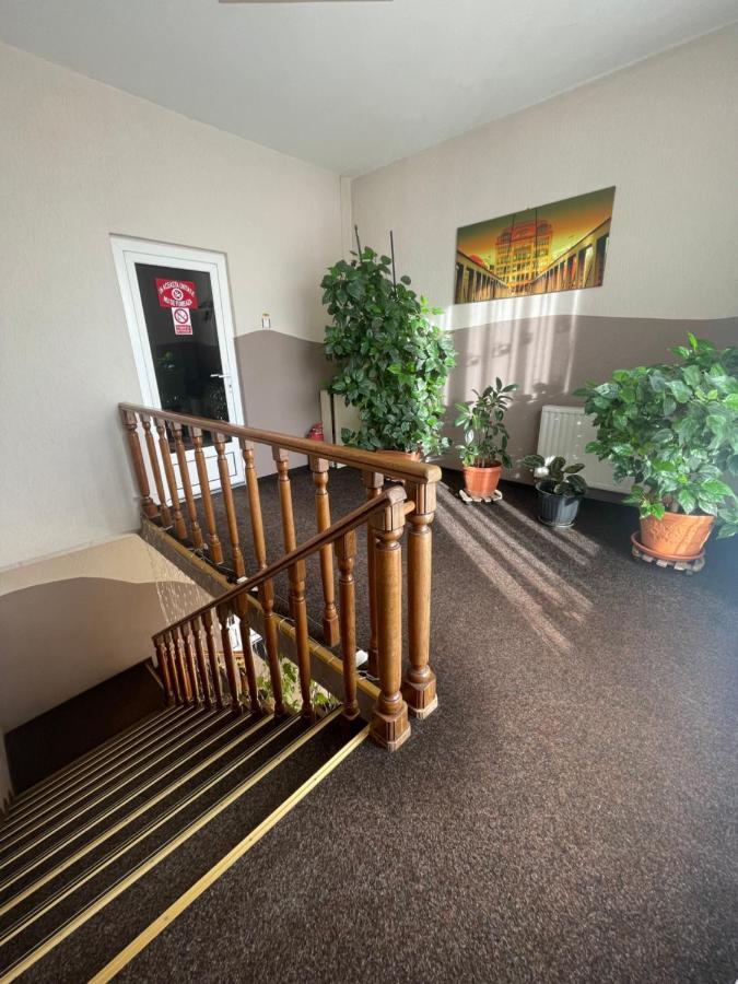 Pension Regal Satu Mare Exteriör bild