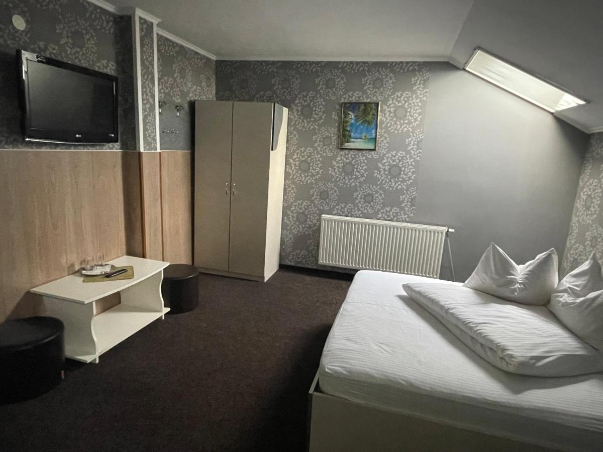 Pension Regal Satu Mare Exteriör bild