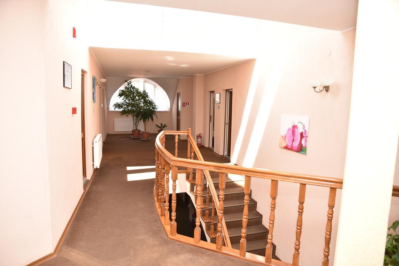 Pension Regal Satu Mare Exteriör bild