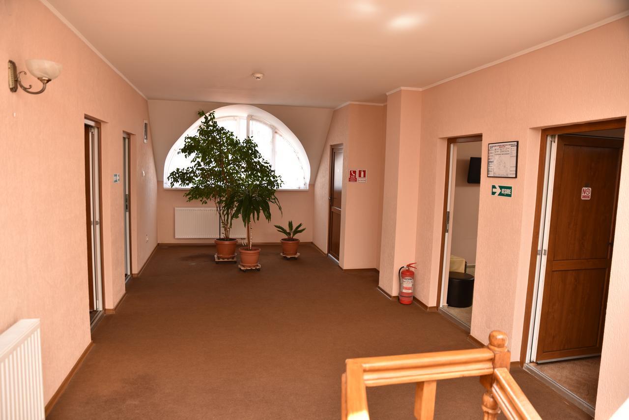 Pension Regal Satu Mare Exteriör bild