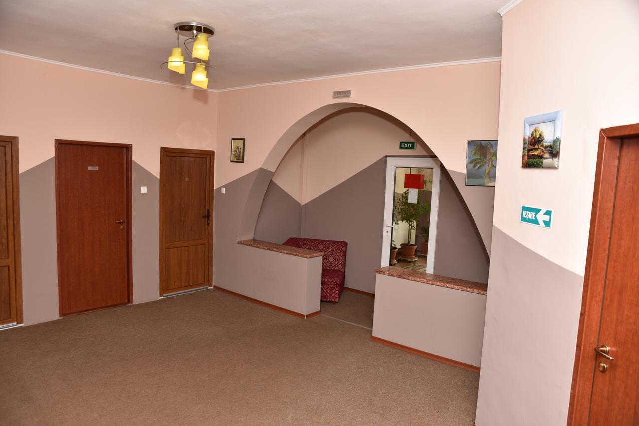 Pension Regal Satu Mare Exteriör bild