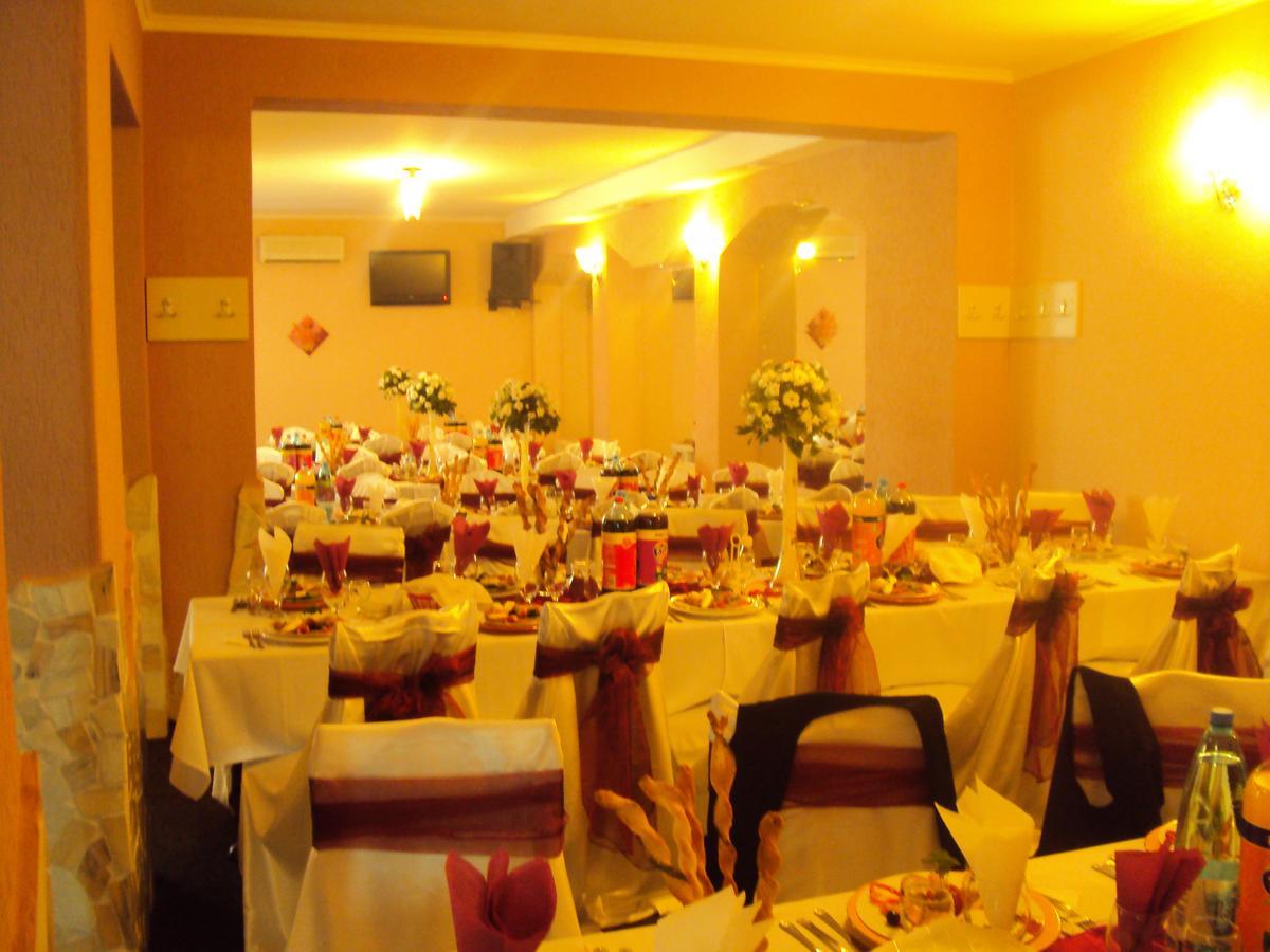 Pension Regal Satu Mare Exteriör bild